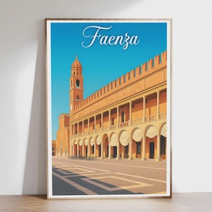 Könnte beinhalten: Gerahmter Druck mit einer stilisierten Illustration von Faenza, Italien, unter einem strahlend blauen Himmel. Das Kunstwerk zeigt einen hohen Glockenturm und ein Säulengebäude in Orange- und Gelbtönen. Das Wort "Faenza" ist kursiv geschrieben.