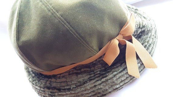 Vintage 1960s WOmen's HAT Lilly Dache designer oli