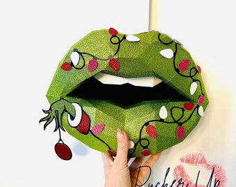 Holiday Green Inspired Paper Lip | Christmas lover | Paper Lip Art for Home or Office | Wall Art | 3D Paper Art | Chic Decor