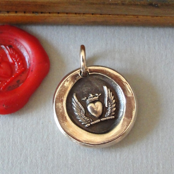 Cœur ailé avec charme de sceau de cire de couronne - Amour - Bijoux de sceau de cire antique en bronze