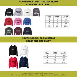 Może przedstawiać: Tabela kolor&oacute;w i rozmiar&oacute;w dla bluz i bluz z kapturem dla młodzieży. Bluzy dostępne są w kolorach czarnym, szarym sportowym, białym, ciemnoszarym melanżowym, czerwonym, r&oacute;żowym, kr&oacute;lewskim niebieskim, leśnym zielonym, bordowym i granatowym. Bluzy z kapturem są w kolorze czarnym, białym, czerwonym i granatowym. Wymiary podane w calach.