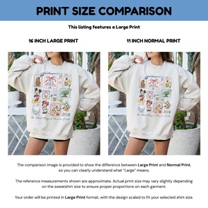 Puede incluir: Imagen comparativa de dos sudaderas con un estampado gr&aacute;fico tem&aacute;tico de Disney. La sudadera izquierda tiene una impresi&oacute;n grande de 40.6 cm, mientras que la derecha tiene una impresi&oacute;n normal de 27.9 cm. El dise&ntilde;o incluye varios personajes de Disney y el texto.