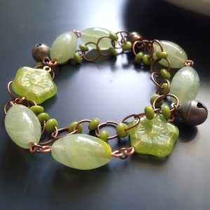 Bijoux verts, bracelet de perles, bracelet en verre vert, bijoux en perles brillants, cadeau pour femme, cadeau fait main