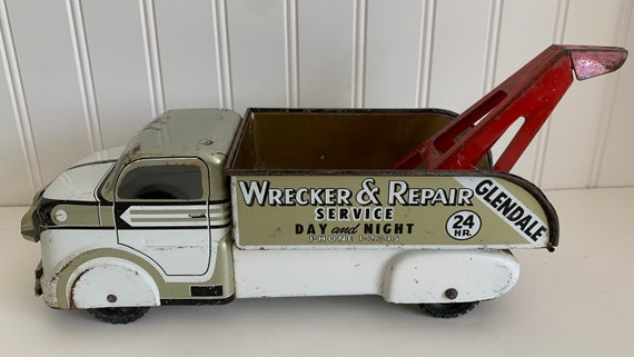 vintage toy tow trucks