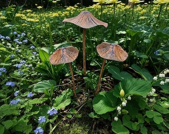 Metal Mushroom Garden Stakes, Rustic Outdoor Lawn Decoration, Whimsical Yard Art