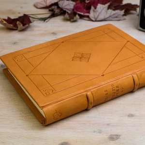 HardCover Leder Notizbuch. B5 Leder Notizbuch Orange. Leder Skizzenbuch. Personalisiertes Gästebuch. Hochzeitsgeschenk. Geschenk zum Jahrestag Bild 1