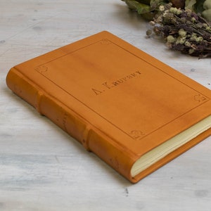 HardCover Leder Notizbuch. B5 Leder Notizbuch Orange. Leder Skizzenbuch. Personalisiertes Gästebuch. Hochzeitsgeschenk. Geschenk zum Jahrestag Bild 10