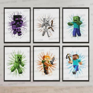 Puede incluir: Seis impresiones artísticas enmarcadas con personajes de Minecraft: un Enderman, un esqueleto con arco, un zombi, un creeper, un personaje con espada y un personaje con pico. Cada personaje está representado con un efecto de salpicadura de color.