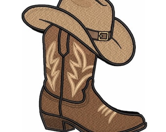 Puede incluir: Una bota de vaquero marrón con costuras decorativas y un sombrero de vaquero a juego. El sombrero es de color beige con una banda y hebilla marrones. La bota y el sombrero están delineados en negro.