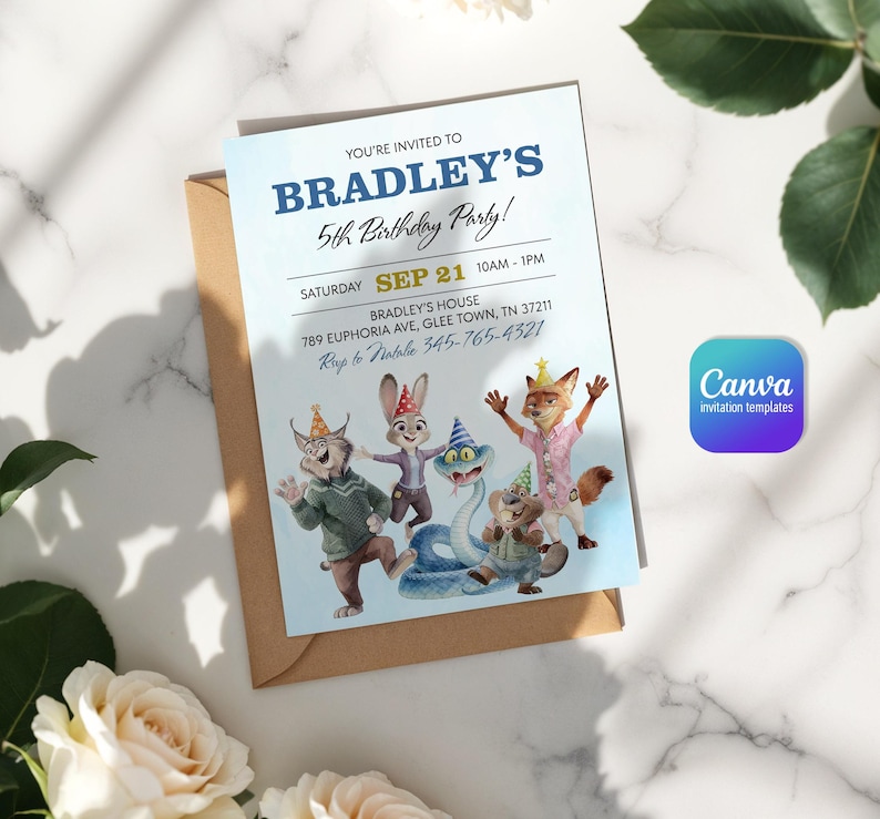 K&ouml;nnte beinhalten: Eine rechteckige Geburtstagseinladungskarte mit dem Text YOU'RE INVITED TO BRADLEY'S 5TH BIRTHDAY PARTY, SATURDAY SEP 21 10AM-1PM, BRADLEY'S HOUSE 789 EUPHORIA AVE, GLEE TOWN, TN 37211, RSVP TO NATALIE 345-765-4321 und Zeichentrickfiguren.
