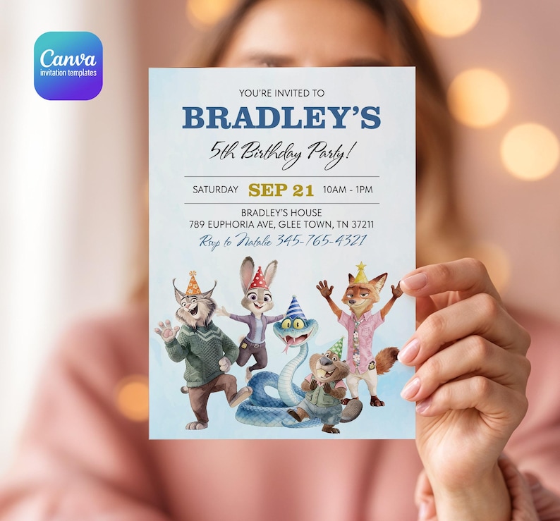 K&ouml;nnte beinhalten: Eine rechteckige Geburtstagseinladungskarte mit dem Text YOU'RE INVITED TO BRADLEY'S 5th Birthday Party, Saturday Sep 21, 10AM-1PM, 789 Euphoria Ave, Glee Town, TN 37211 und Rsvp to Natalie 345-765-4321 sowie illustrierten Tierfiguren.