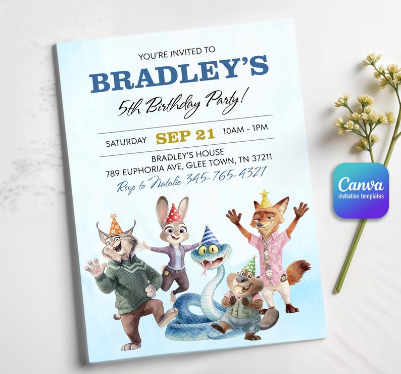 K&ouml;nnte beinhalten: Eine rechteckige Geburtstagseinladungskarte mit hellblauem Hintergrund und Zeichentrick-Tierfiguren mit Partyh&uuml;ten. Der Text lautet: YOU'RE INVITED TO BRADLEY'S 5th Birthday Party! SATURDAY SEP 21 10AM - 1PM BRADLEY'S HOUSE 789 EUPHORIA AVE, GLEE TOWN, TN 37211 Rsvp to Natalie 345-765-4321.