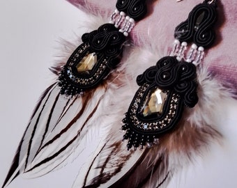 Boucles d'oreilles noires/blanc plumes