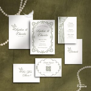 Könnte beinhalten: Ein Hochzeitspapeterie-Set bestehend aus weißen Karten mit grauem Text und verzierten Rändern. Die Karten enthalten die Namen Sophia & Charlie, Veranstaltungsdetails, einen QR-Code sowie Illustrationen von Tauben und Vorhängen.
