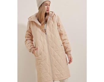 Beige gesteppte lange Steppjacke | Übergroßer, gepolsterter Damen Wintermantel
