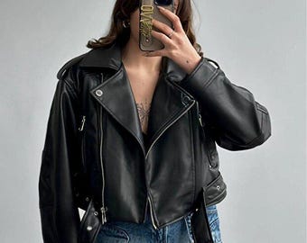 Schwarze Oversize Biker Kunstlederjacke | Edgy Motorrad Style Mantel für Damen | NICHT NETTO