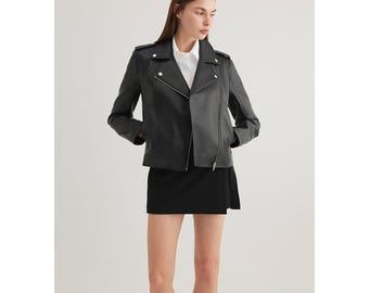 Schwarze Kunstleder Bikerjacke Frauen ausgestattet Moto Jacke Vintage Edgy Oberbekleidung