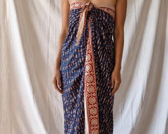 Canga de praia artesanal com estampa de peixes em bloco | Algodão azul, pareô boho, lenço de verão