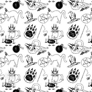 Pode incluir: Um padrão repetitivo em fundo branco com ilustrações de linha preta de gatos com chifres, chapéus de mago, pentagramas, frascos de poções, espinhas de peixe e pegadas com o texto As sweet as a spell dentro das almofadas das patas.
