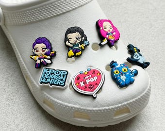 Set di ciondoli a tema cacciatore di demoni ispirato al K-Pop / Accessori per scarpe estetici da ragazza / Set di ciondoli a spilla in stile K-Pop