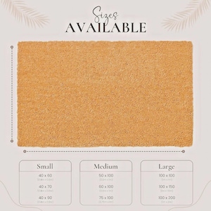 Pu&ograve; includere: Un zerbino rettangolare di colore beige naturale. L'immagine mostra le opzioni di dimensioni: Piccolo (100 x 60 cm, 100 x 70 cm, 100 x 90 cm), Medio (50 x 100 cm, 60 x 100 cm, 75 x 100 cm) e Grande (100 x 100 cm, 100 x 150 cm, 100 x 200 cm). Il testo "Sizes AVAILABLE" &egrave; in alto.