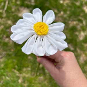Witte katoenen madeliefjes met steel, madeliefjeboeket, katoenbloem, stoffen madeliefje, 2e huwelijksverjaardag, katoenen jubileum, cadeau voor haar, tweede afbeelding 6