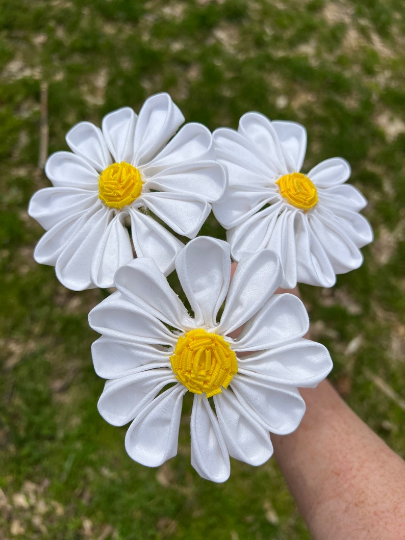 Witte katoenen madeliefjes met steel, madeliefjeboeket, katoenbloem, stoffen madeliefje, 2e huwelijksverjaardag, katoenen jubileum, cadeau voor haar, tweede afbeelding 5