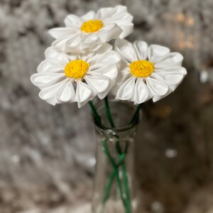 Witte katoenen madeliefjes met steel, madeliefjeboeket, katoenbloem, stoffen madeliefje, 2e huwelijksverjaardag, katoenen jubileum, cadeau voor haar, tweede afbeelding 4