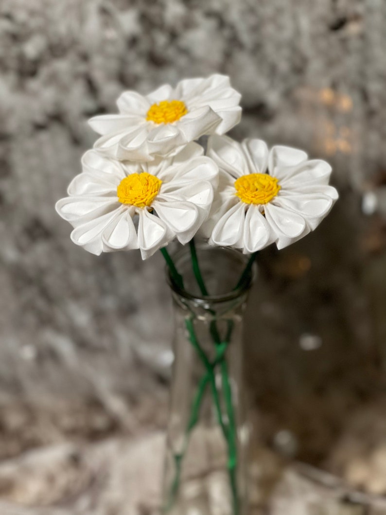 Witte katoenen madeliefjes met steel, madeliefjeboeket, katoenbloem, stoffen madeliefje, 2e huwelijksverjaardag, katoenen jubileum, cadeau voor haar, tweede afbeelding 4