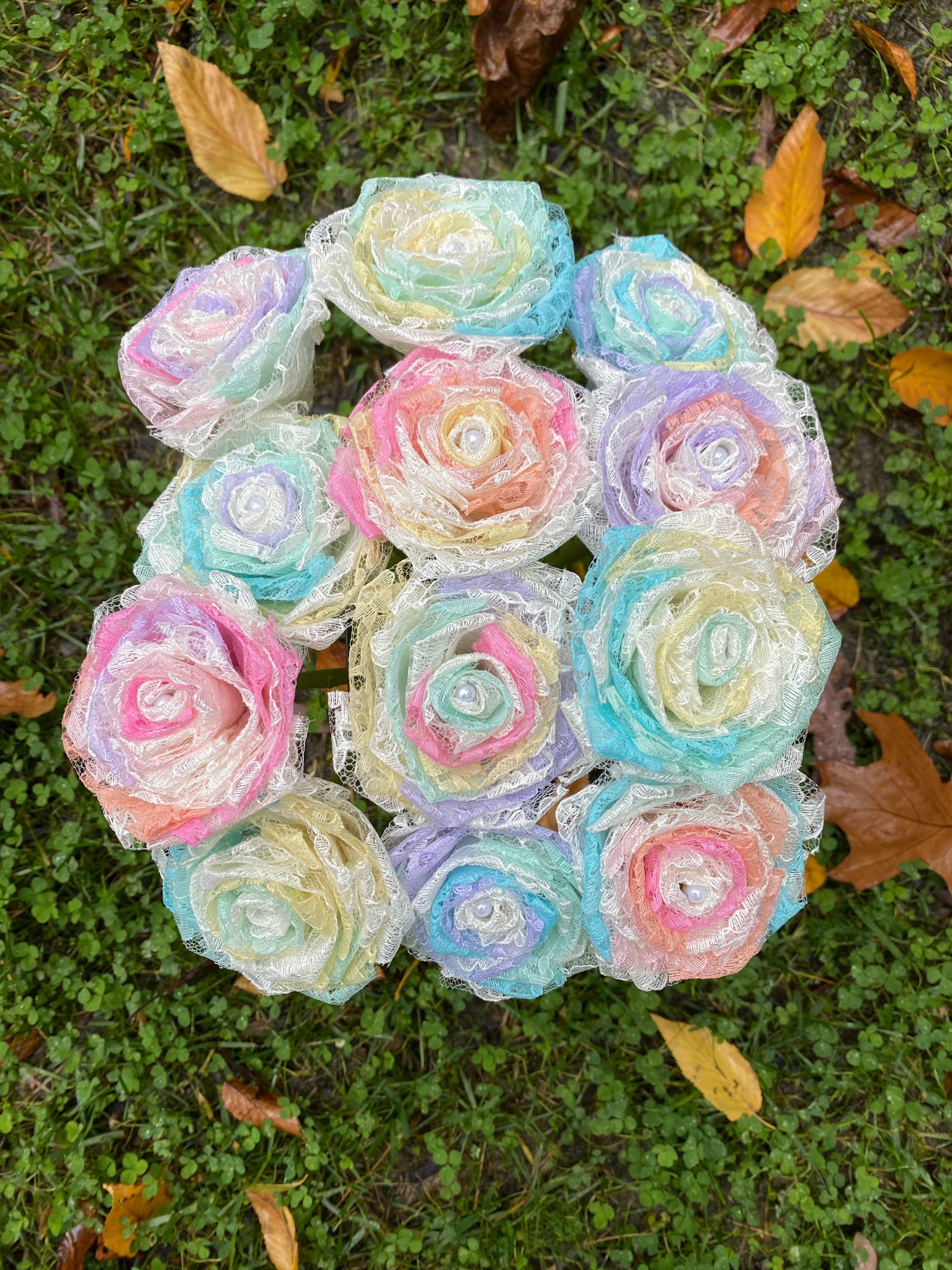 Opal Spitzenrosen mit Stielen, Spitzenblumenstrauß, Spitzenblumen, Spitzenrosen, Geschenk zum 13
