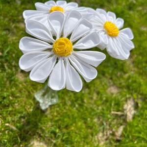 Witte katoenen madeliefjes met steel, madeliefjeboeket, katoenbloem, stoffen madeliefje, 2e huwelijksverjaardag, katoenen jubileum, cadeau voor haar, tweede afbeelding 3