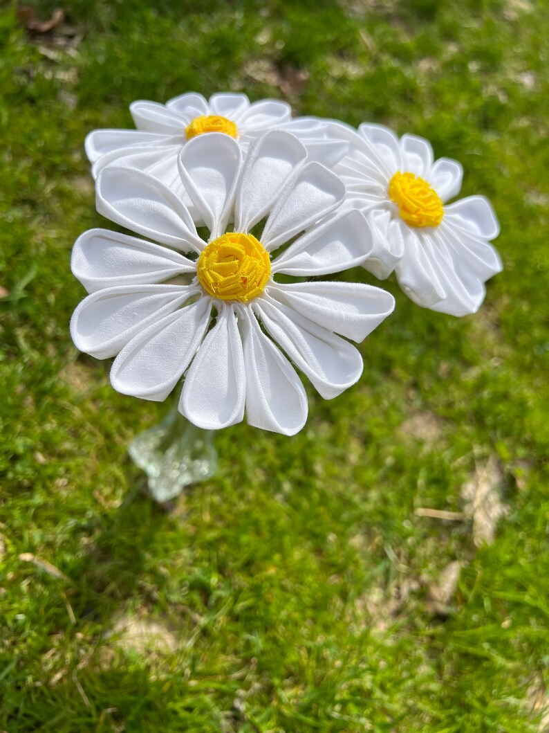 Witte katoenen madeliefjes met steel, madeliefjeboeket, katoenbloem, stoffen madeliefje, 2e huwelijksverjaardag, katoenen jubileum, cadeau voor haar, tweede afbeelding 3