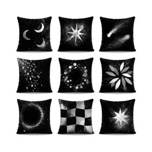 Puede incluir: Un conjunto de nueve cojines cuadrados con fondos negros y diseños celestiales y geométricos en blanco, que incluyen lunas crecientes, estrellas, cometas, formas de diamante, patrones circulares, un motivo floral, un anillo y un patrón de cuadros.