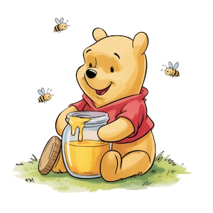 Puede incluir: Ilustración de dibujos animados de Winnie the Pooh, un oso amarillo con una camisa roja, sosteniendo un tarro de miel. El tarro está abierto, con miel goteando. Tres abejas vuelan alrededor del oso. El oso está sentado en hierba verde.