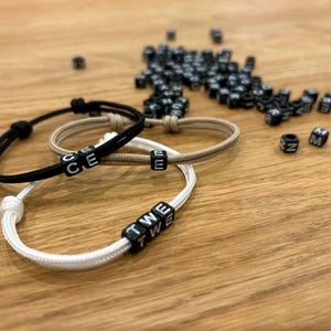 Bracciale con iniziali | Cavigliera | Bracciale dell'amicizia | Bracciale del partner | Nodo scorrevole | Piccolo regalo - grande significato