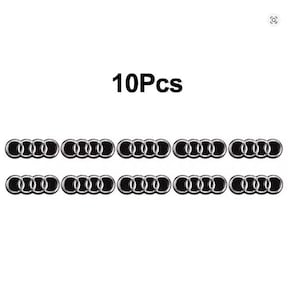 Puede incluir: Diez emblemas de coche negros y plateados dispuestos en dos filas de cinco. Los emblemas presentan el logotipo de los anillos entrelazados, con el texto "10Pcs" encima de los emblemas.