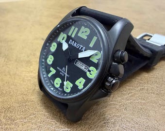 Vintage Quartz Military-style Watch With Black Nylon Strap  display picture 1