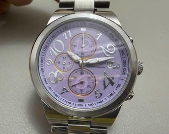 Reloj cronógrafo de cuarzo para mujer B&L color morado claro, prácticamente nuevo, 39 mm.