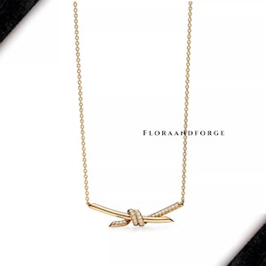 14K guldhalsband med labbodlat knut, diamantbesatt sammankopplat knuthänge, elegant flugahalsband för henne, minimalistiska statementsmycken