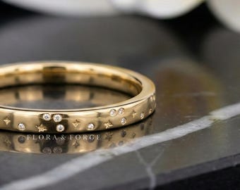 Obrączka ślubna z moissanitem w kształcie gwiazdy | Grawerowany pierścień Celestial