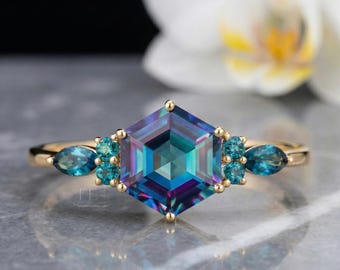 Sechseckiger Alexandrit Verlobungsring • Teal Topas Cluster, Art Deco