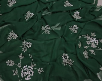 Sari vert bouteille en mousseline de soie à fleurs pour femme | Sari léger Bollywood Party Wear avec chemisier | Sari élégant pour invitée à un mariage
