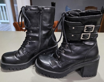 Vintage  Y2K Mudd Boots  Chunky Black Platform Lace Whimsigoth Boots, Size 7