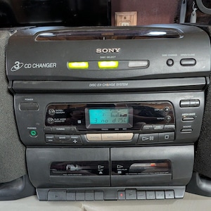 Sony CFD-646 Boombox 3 CD Radio Cassette Recorder Detachable Speakers w/Remote image 2