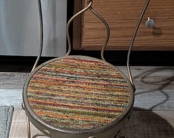 Antieke vintage smeedijzeren kinderstoel