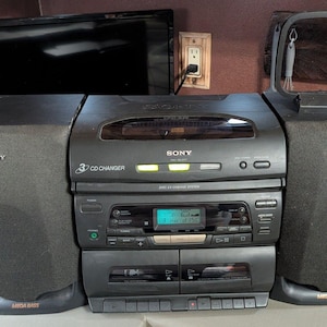 Sony CFD-646 Boombox 3 CD Radio Cassette Recorder Detachable Speakers w/Remote image 1