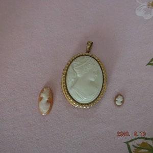 Cameo locket two smaller loose Cameo's