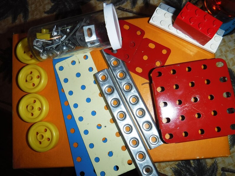 pocket erector set