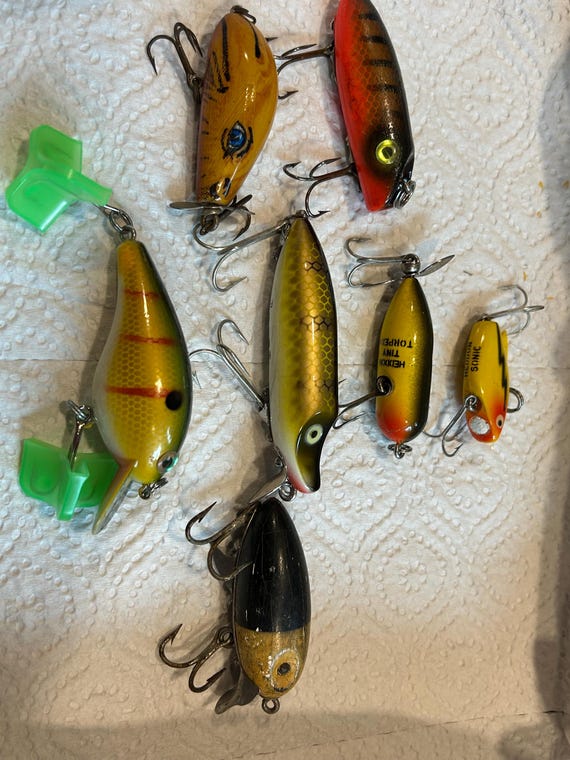 bass humpback lures rebel Pearl Shad Its a great crankbait anytime fish are feeding on young baitfish. Vintage REBEL HUMPBACK LURE F2535