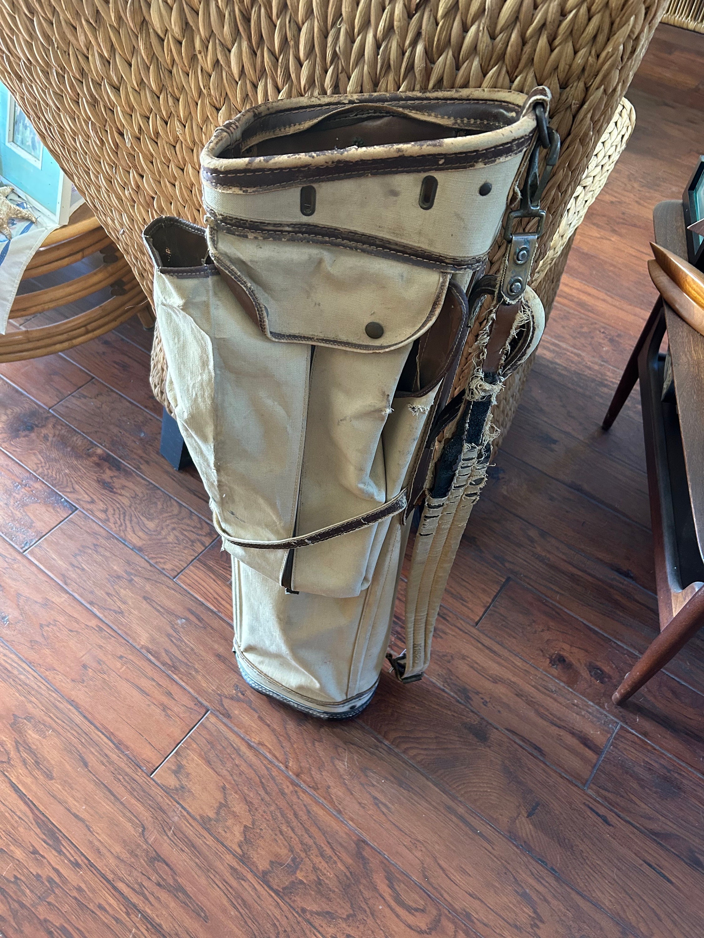 VINTAGE BEN SAYERS Benny putter with a square leather grip 34 inch